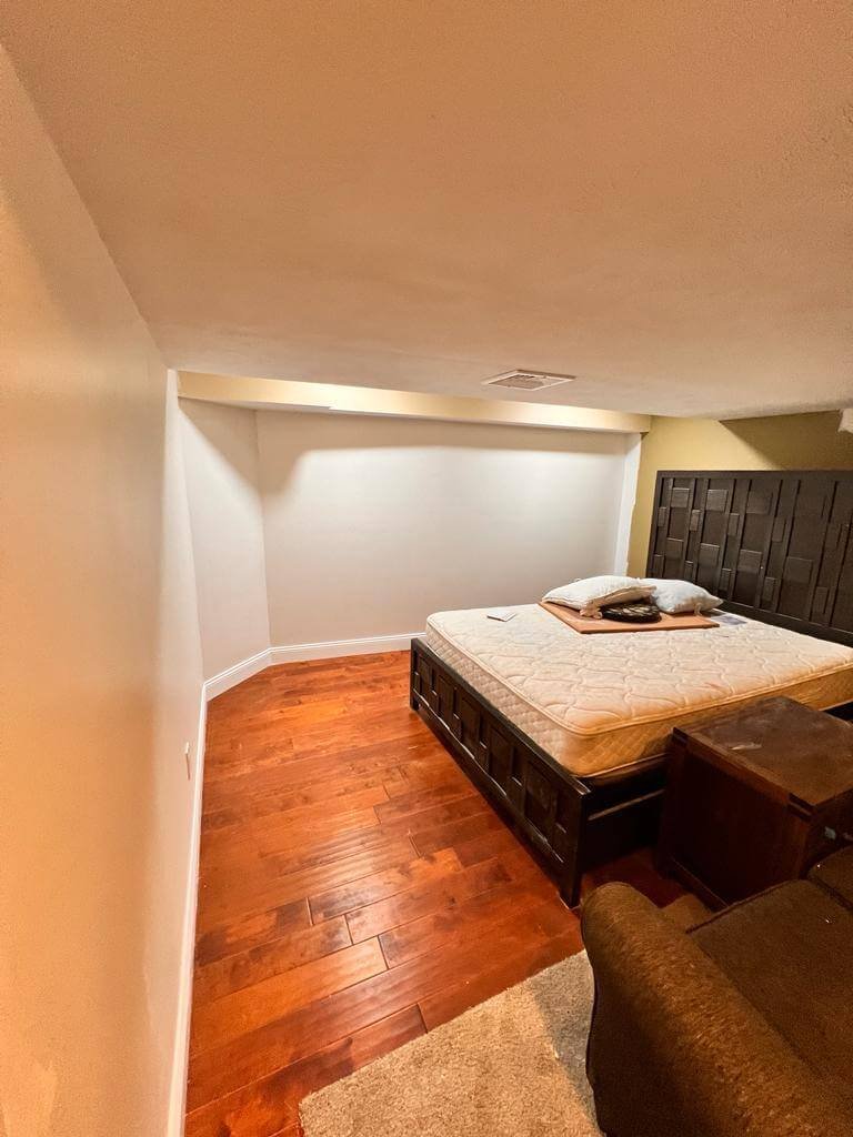 Interior room repainted by Vega Construction in New Jersey